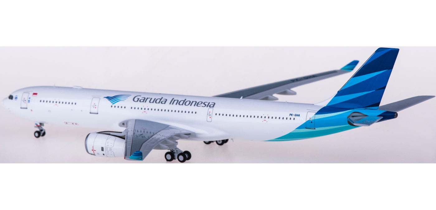 1:400 NG Models NG62018 Garuda Indonesia Airbus A330-300 PK-GHA+Free Tractor