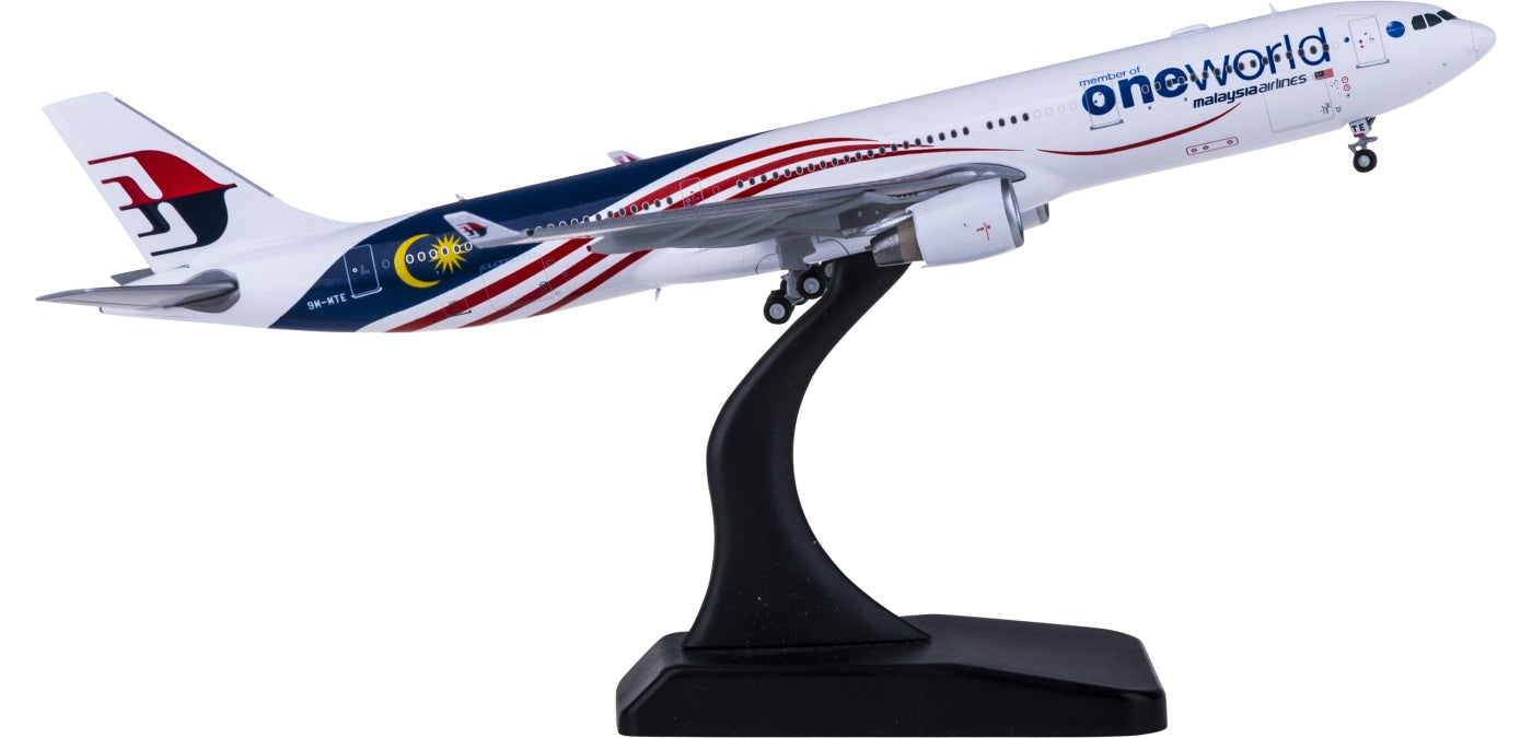 1:400 JC Wings XX4481 Malaysia Airlines Airbus A330-300 9M-MTE "ONE WORLD" Free Tractor+Stand