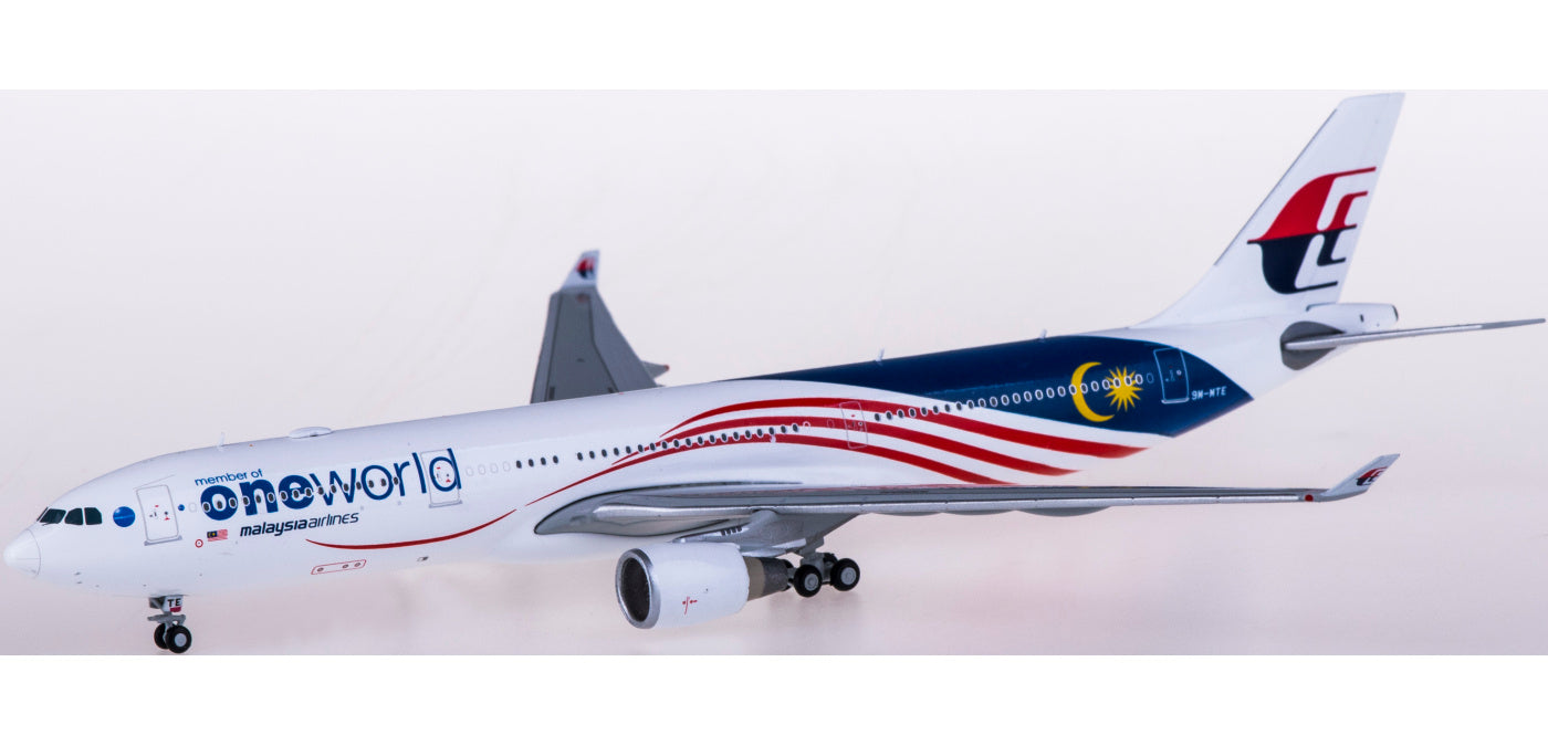 1:400 JC Wings XX4481 Malaysia Airlines Airbus A330-300 9M-MTE "ONE WORLD" Free Tractor+Stand
