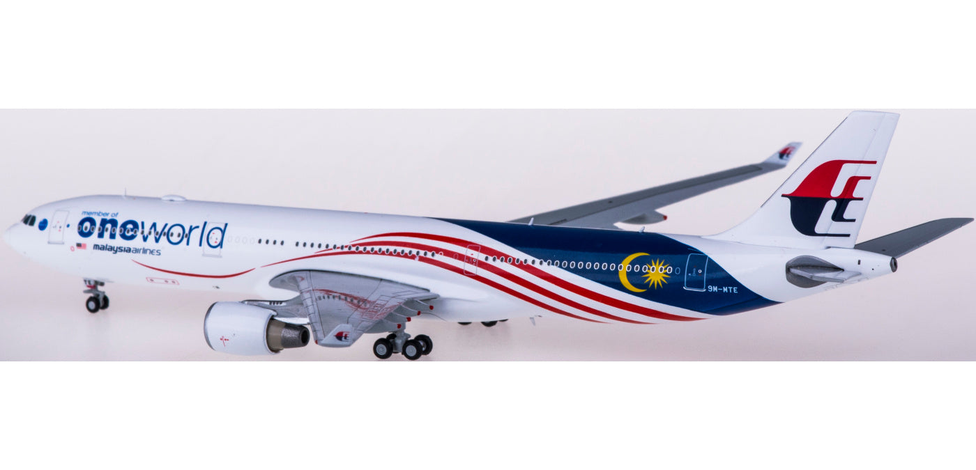 1:400 JC Wings XX4481 Malaysia Airlines Airbus A330-300 9M-MTE "ONE WORLD" Free Tractor+Stand
