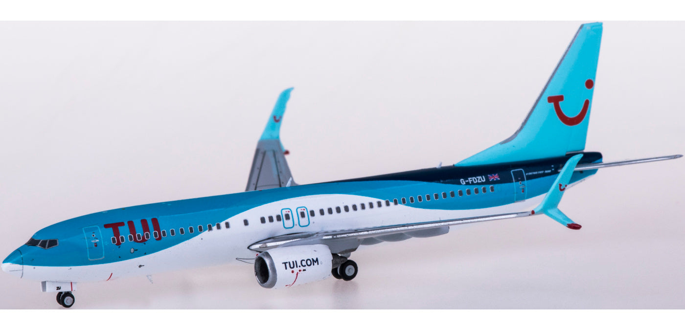 1:400 Geminijets GJTOM1938 TUI Airways  Boeing 737-800 G-FDZU+Free Tractor