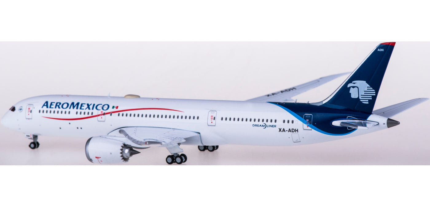 1:400 Geminijets GJAMX1964 Aeroméxico Boeing 787-9 XA-ADH+Free Tractor