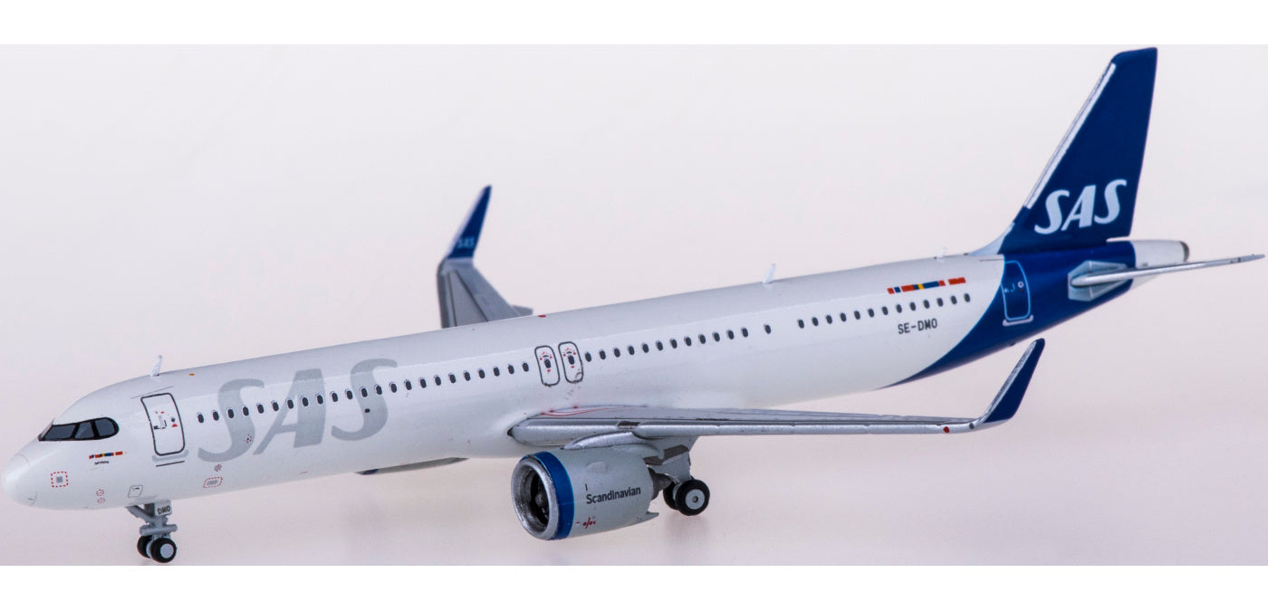 1:400 Geminijets GJSAS1944 SAS Airbus A321neo SE-DMO+Free Tractor