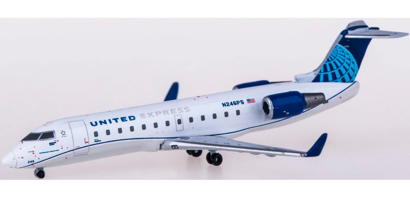 1:400 Geminijets GJUAL1966 United Airlines Bombardier CRJ200LR N246PS+Free Tractor