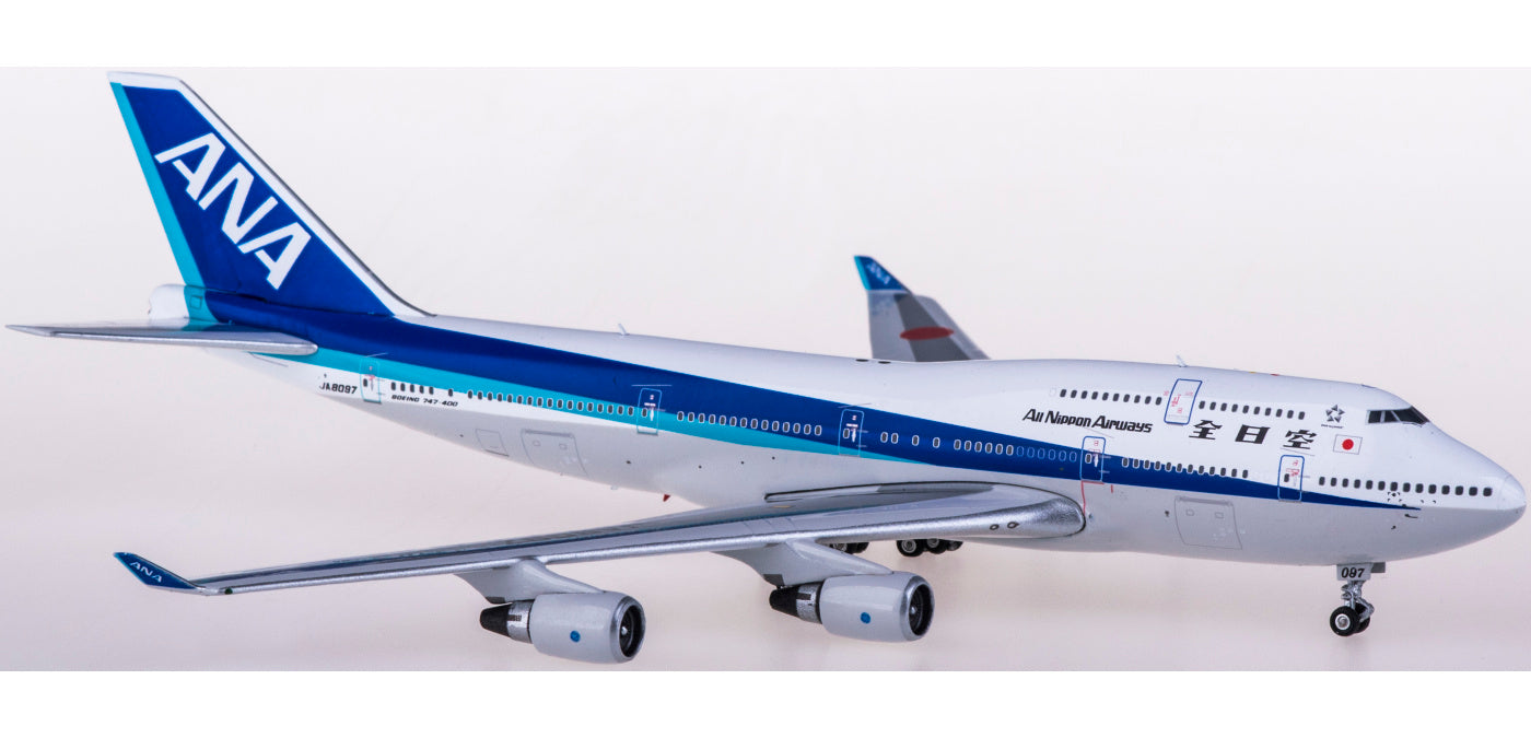 1:400 Phoenix PH04372 ANA Boeing 747-400 JA8097+Free Tractor
