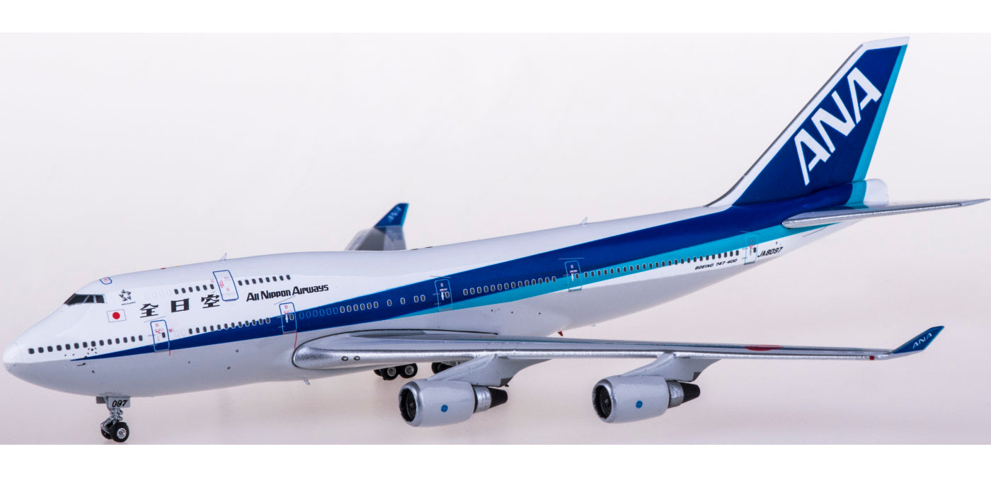 1:400 Phoenix PH04372 ANA Boeing 747-400 JA8097+Free Tractor