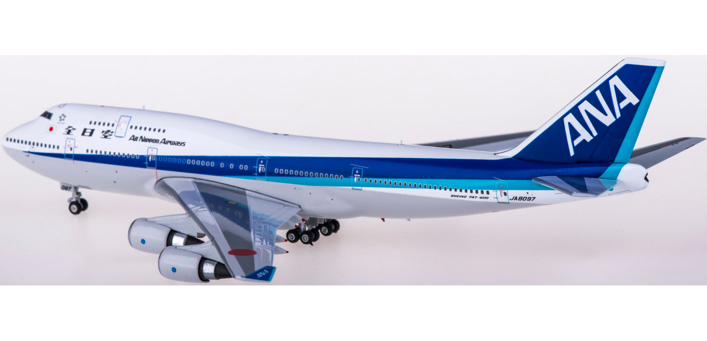 1:400 Phoenix PH04372 ANA Boeing 747-400 JA8097+Free Tractor