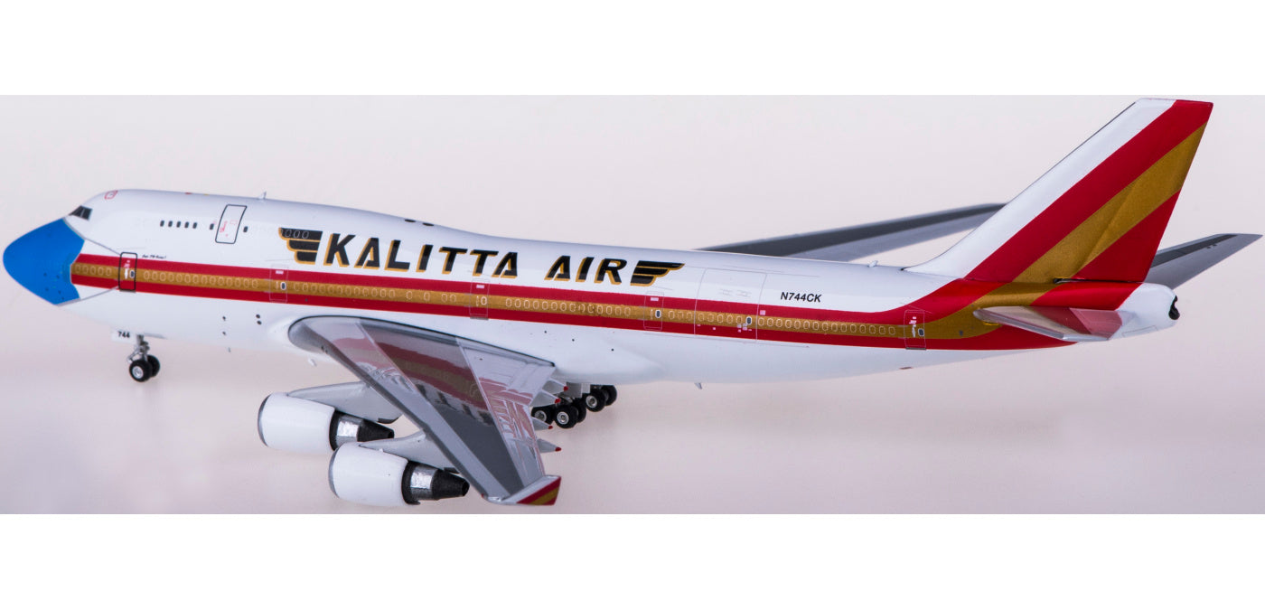 1:400 Phoenix PH04381 Kalitta Air Boeing 747-400 N744CK+Free Tractor