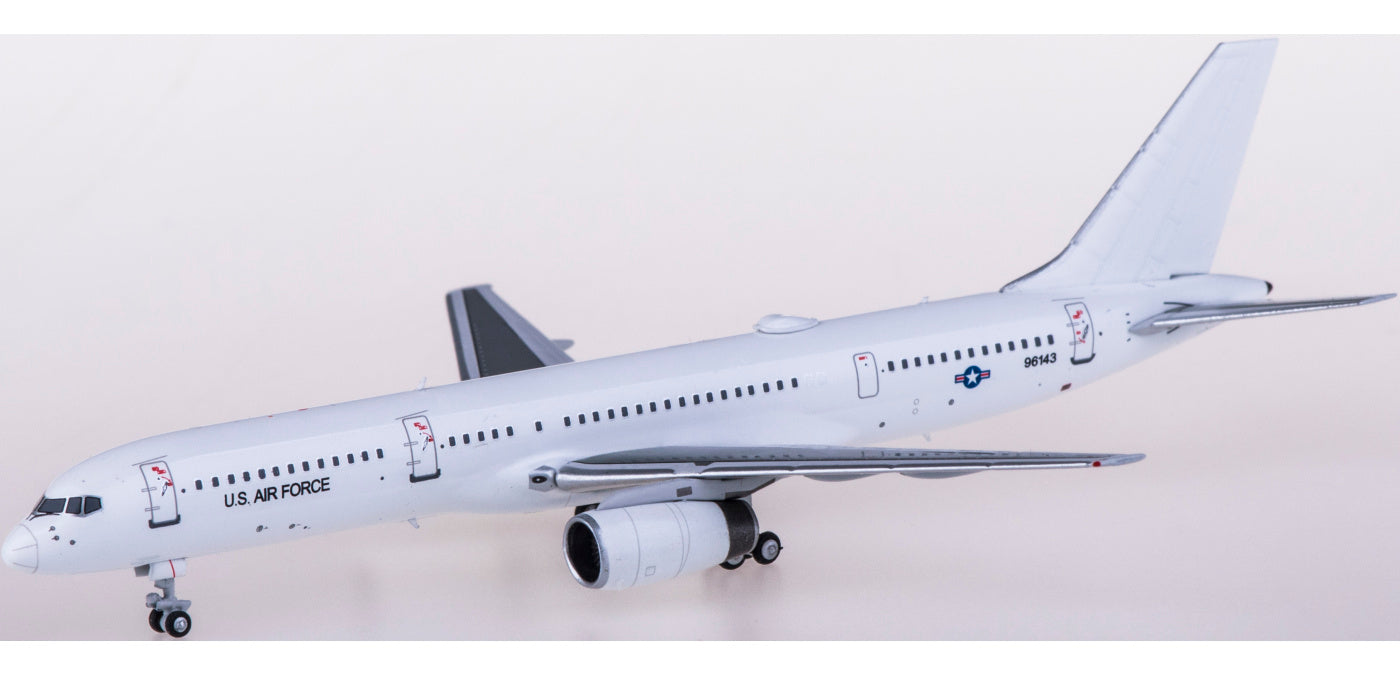 1:400 NG Models NG53167 USAF Boeing 757-200 C-32B 99-6143+Free Tractor