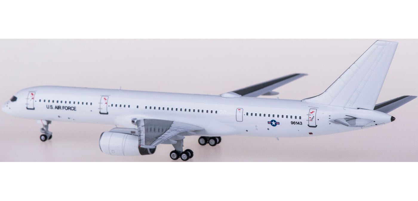 1:400 NG Models NG53167 USAF Boeing 757-200 C-32B 99-6143+Free Tractor