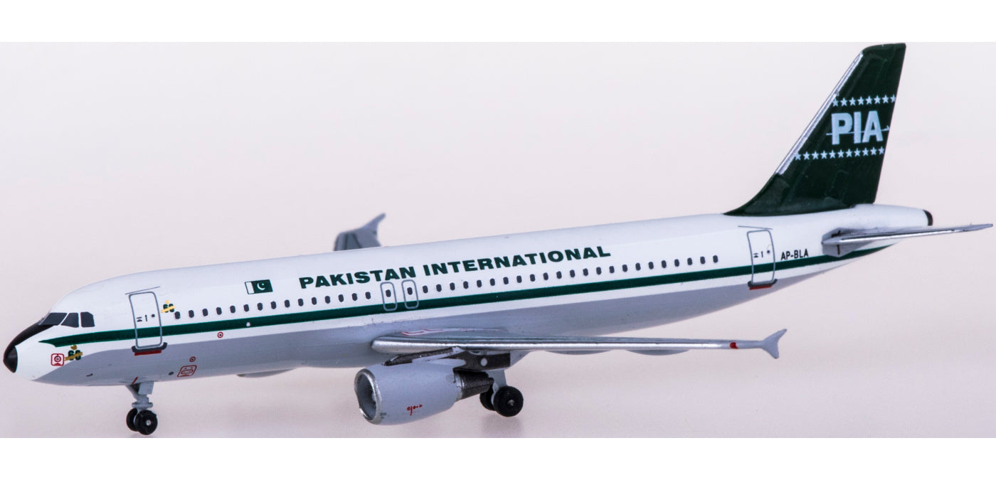 (Rare)1:400 AeroClassics AC419928 PIA Airbus A320 AP-BLA +Free Tractor