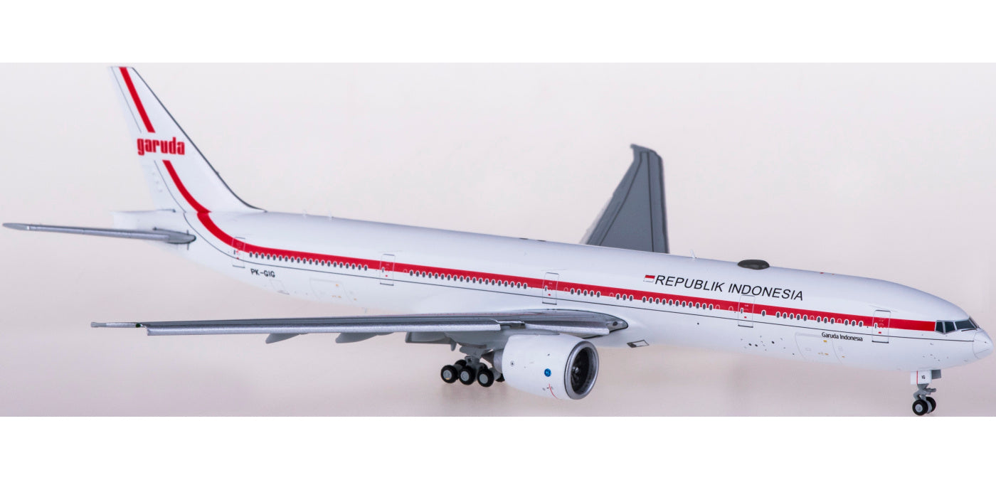 1:400 JC Wings LH4202A Garuda Indonesia Boeing 777-300ER PK-GIG "Flaps Down"+Free Tractor