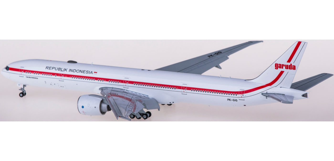 1:400 JC Wings LH4202A Garuda Indonesia Boeing 777-300ER PK-GIG "Flaps Down"+Free Tractor