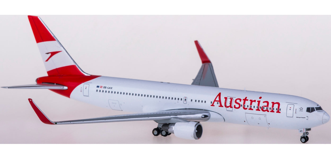 1:400 JC Wings XX4171 Austrian Airlines Boeing 767-300ER OE-LAX+Free Tractor