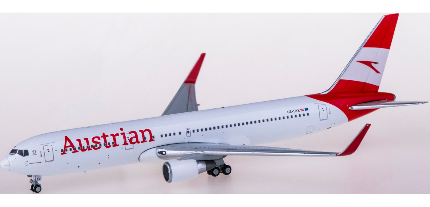 1:400 JC Wings XX4171 Austrian Airlines Boeing 767-300ER OE-LAX+Free Tractor