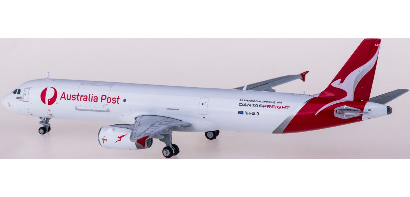 1:400 Geminijets GJQFA1955 Qantas Freight X Australia Post Airbus A321P2F VH-ULD Free Tractor