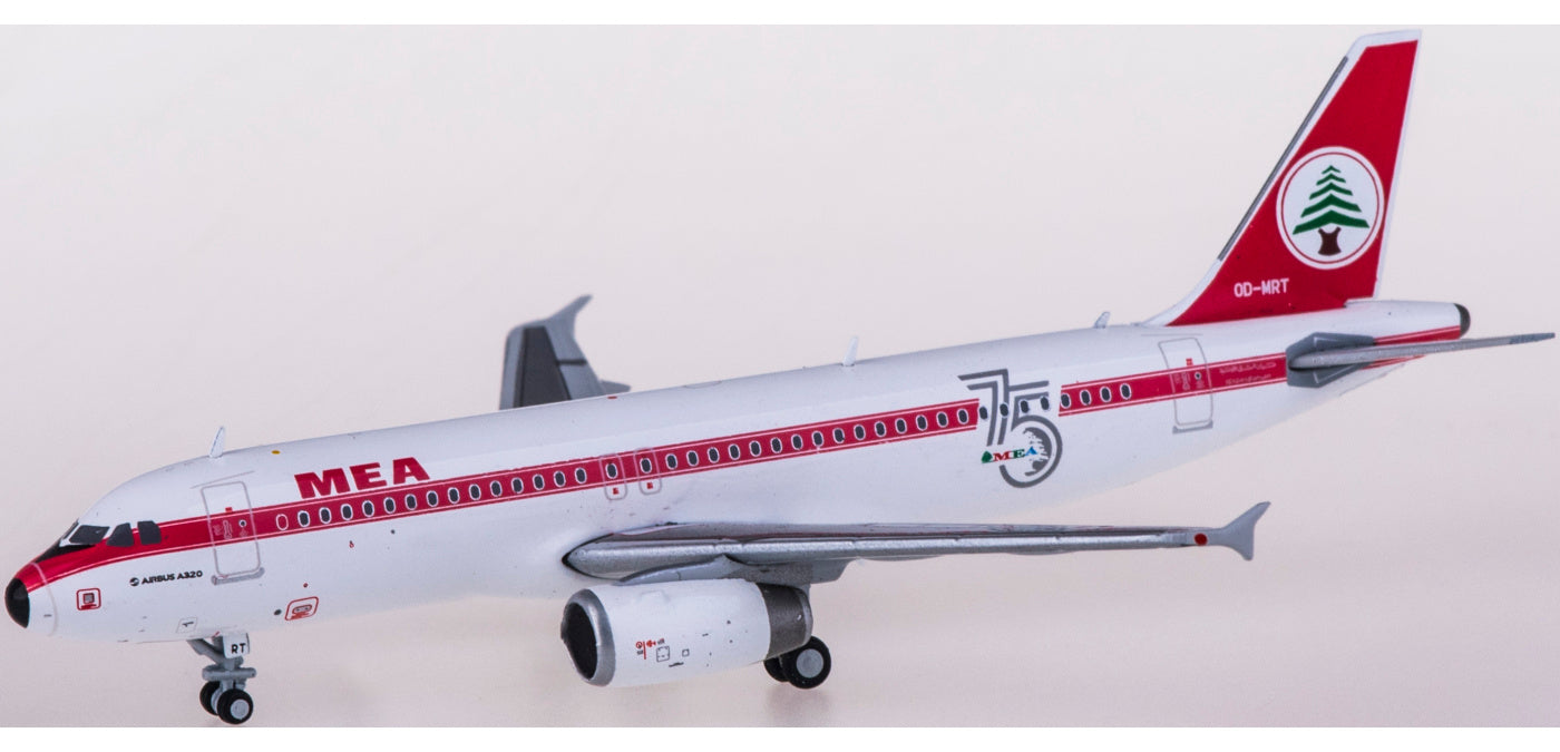 1:400 JC Wings XX4464 Middle East Airlines Airbus A320 OD-MRT+Free Tractor