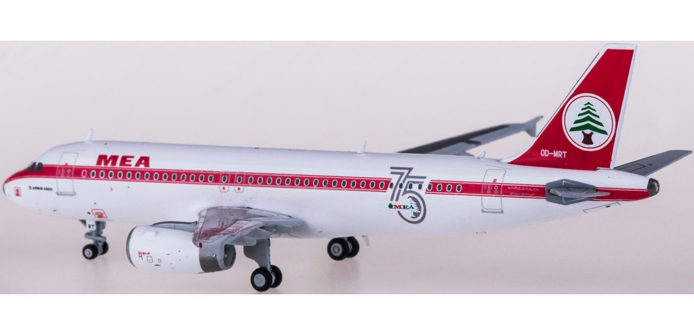 1:400 JC Wings XX4464 Middle East Airlines Airbus A320 OD-MRT+Free Tractor