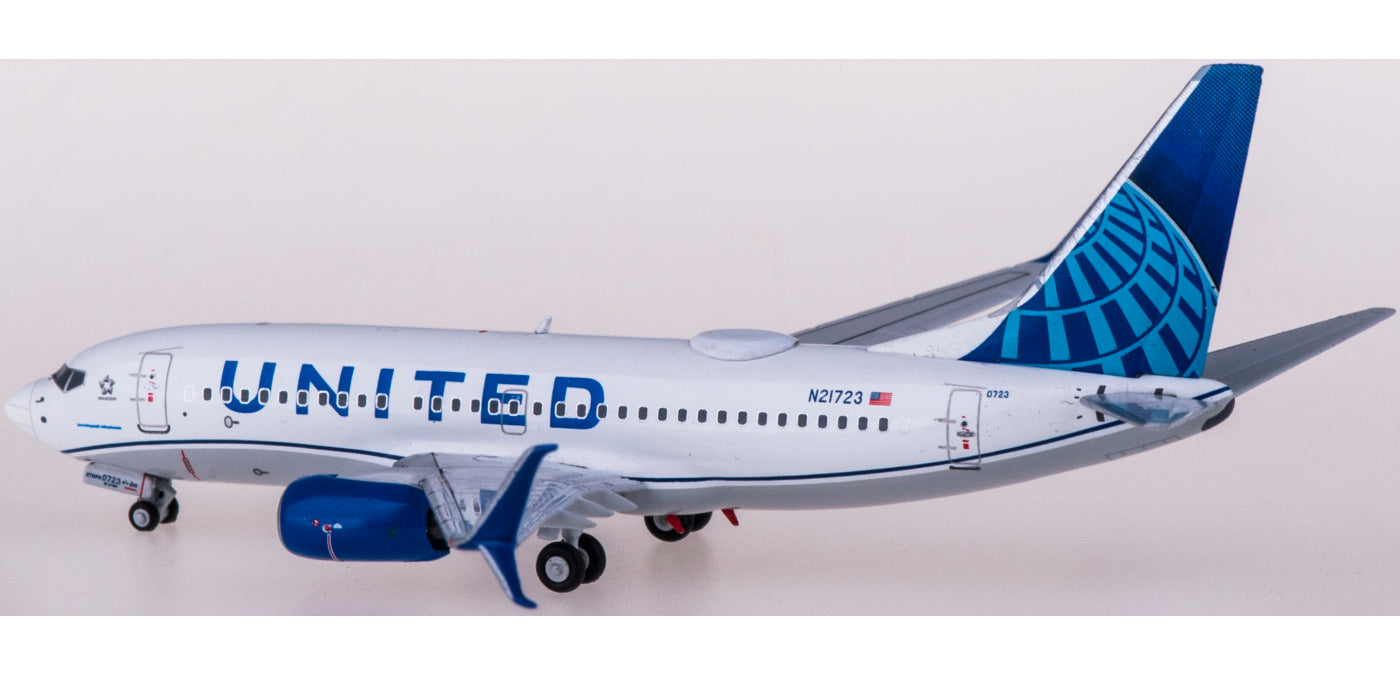 1:400 NG Models NG77003 United Airlines Boeing 737-700 N21723+Free Tractor