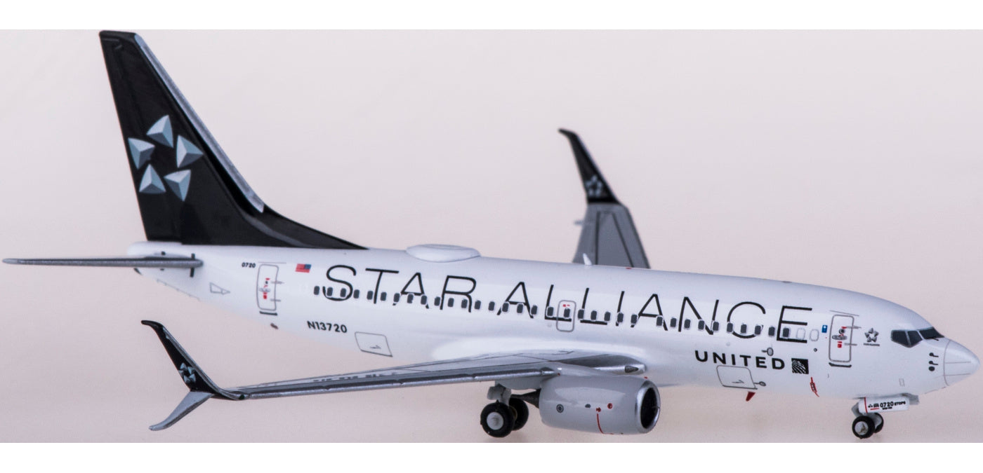 1:400 NG Models NG77005 United Airlines Boeing 737-700 N13720 +Free Tractor