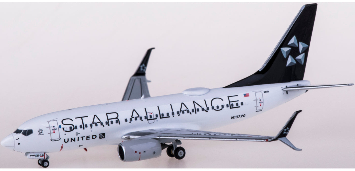 1:400 NG Models NG77005 United Airlines Boeing 737-700 N13720 "STAR ALLIANCE"+Free Tractor
