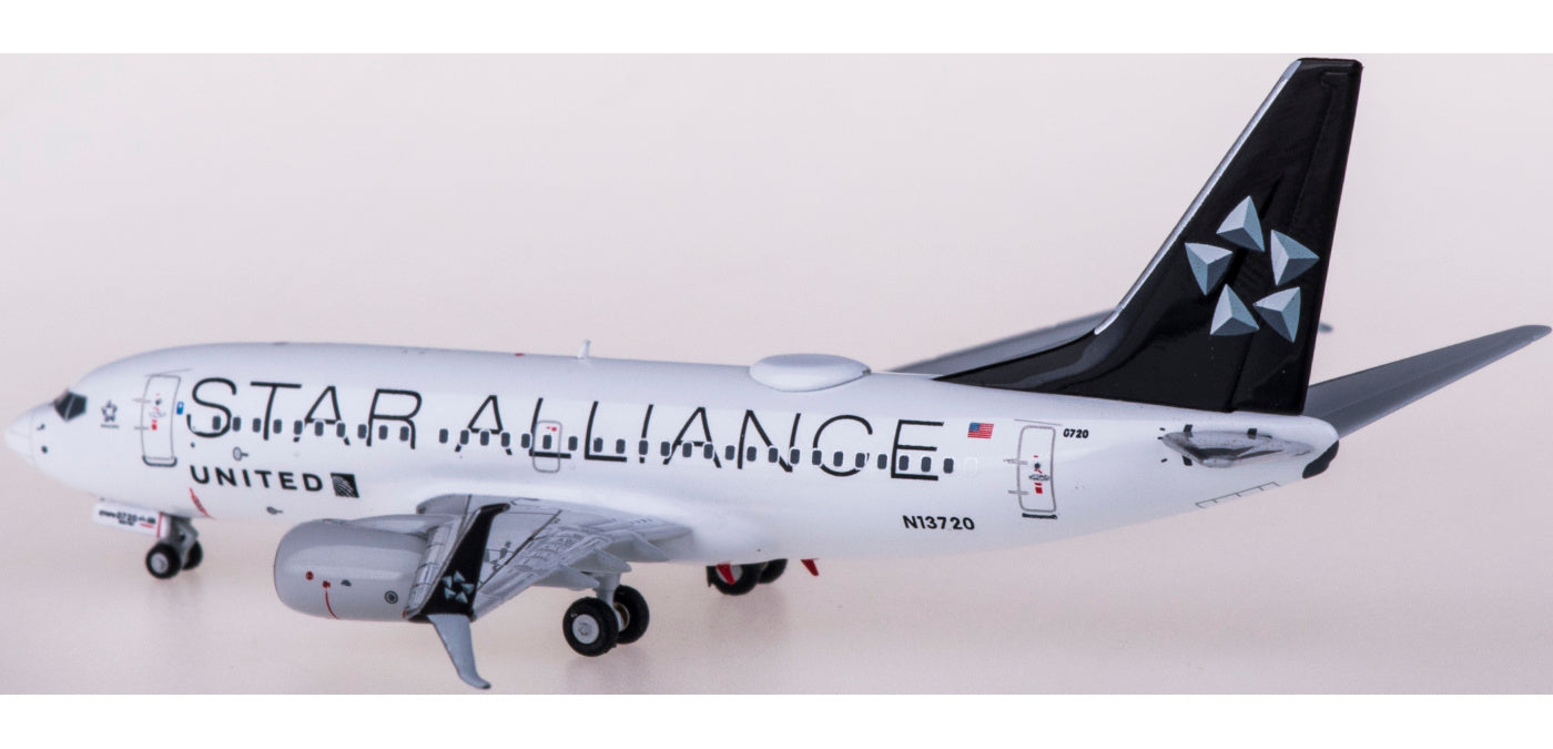 1:400 NG Models NG77005 United Airlines Boeing 737-700 N13720 +Free Tractor