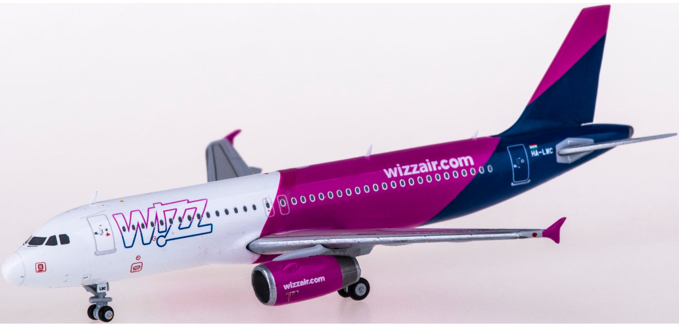 1:400 Geminijets GJWZZ1978 Wizz Air Airbus A320 HA-LWC +Free Tractor