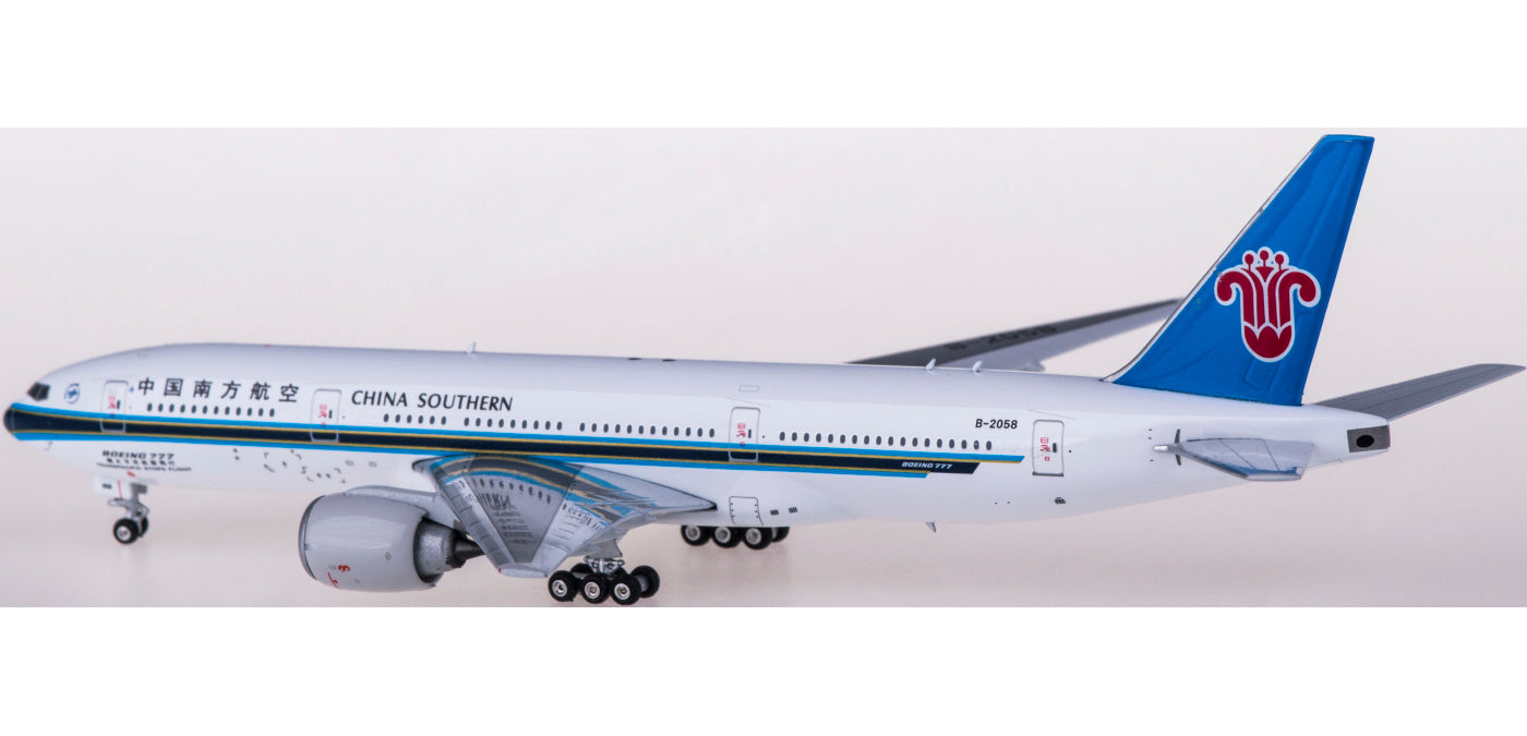 1:400 Phoenix PH11680 China Southern Airlines Boeing 777-200ER B-2058+Free Tractor