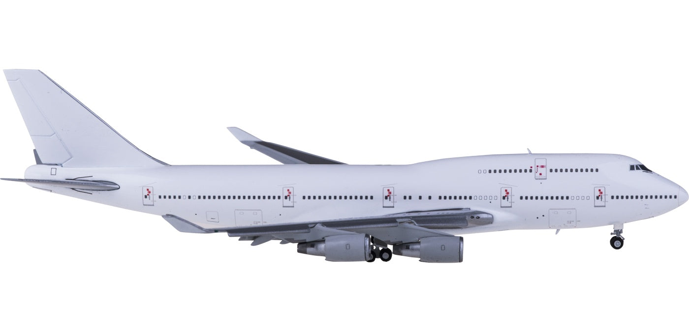 1:400 JC Wings BK2007A Boeing 747-400 GE Engine Blank Flaps Down+Free Tractor