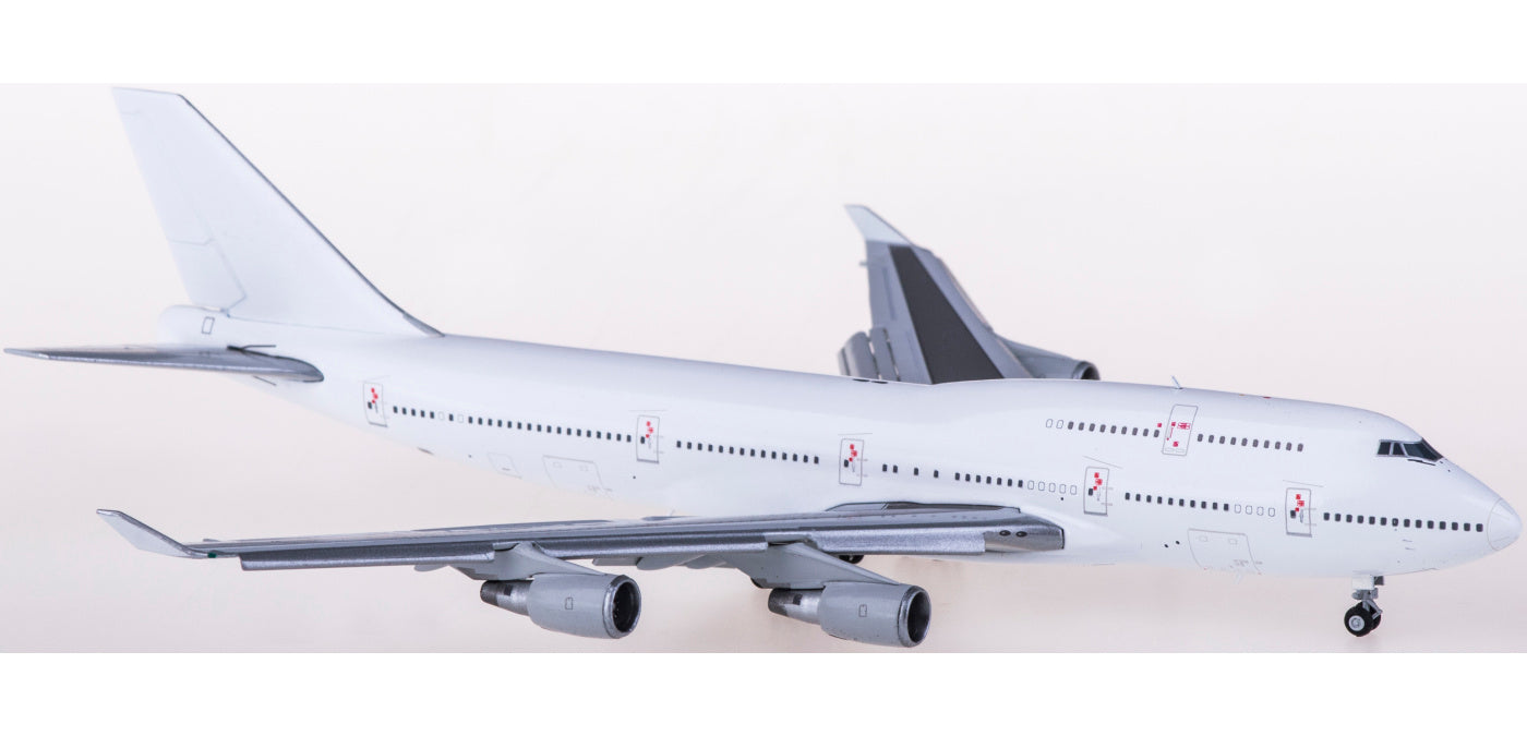 1:400 JC Wings BK2007A Boeing 747-400 GE Engine Blank Flaps Down+Free Tractor