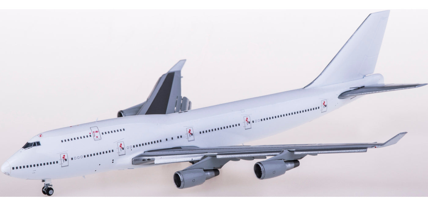 1:400 JC Wings BK2007A Boeing 747-400 GE Engine Blank Flaps Down+Free Tractor