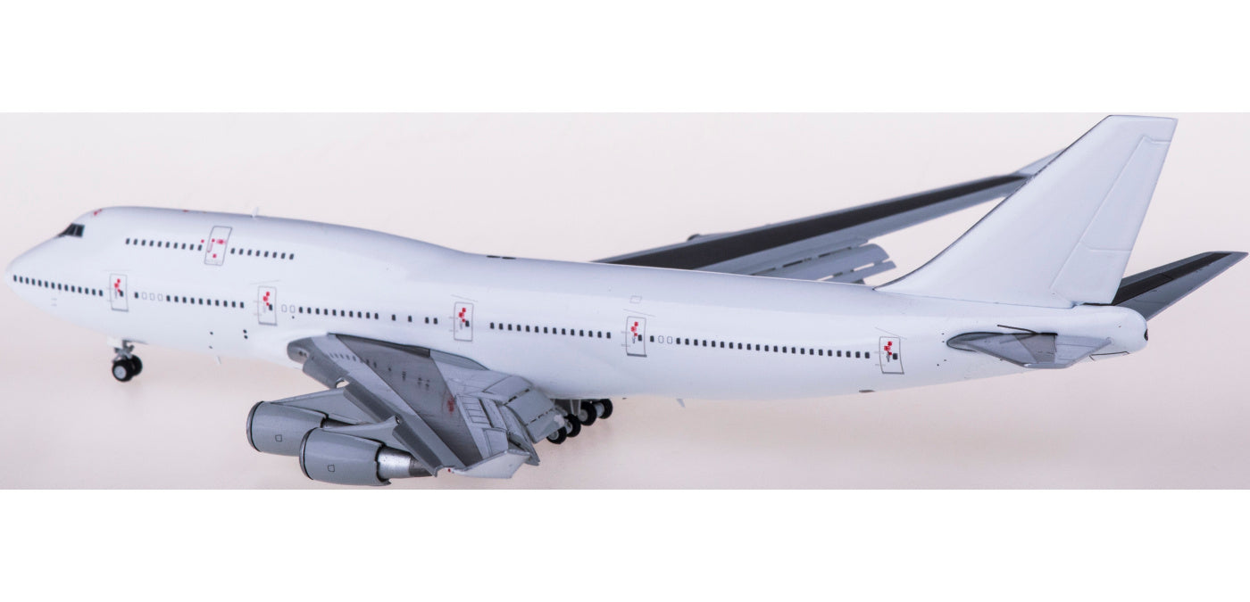 1:400 JC Wings BK2007A Boeing 747-400 GE Engine Blank Flaps Down+Free Tractor