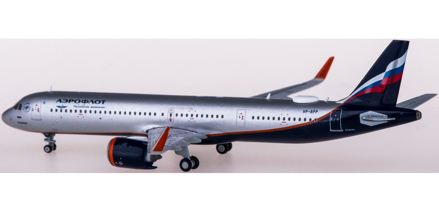 1:400 Geminijets GJAFL1987 Aeroflot Airbus A321neo VP-BPP+Free Tractor