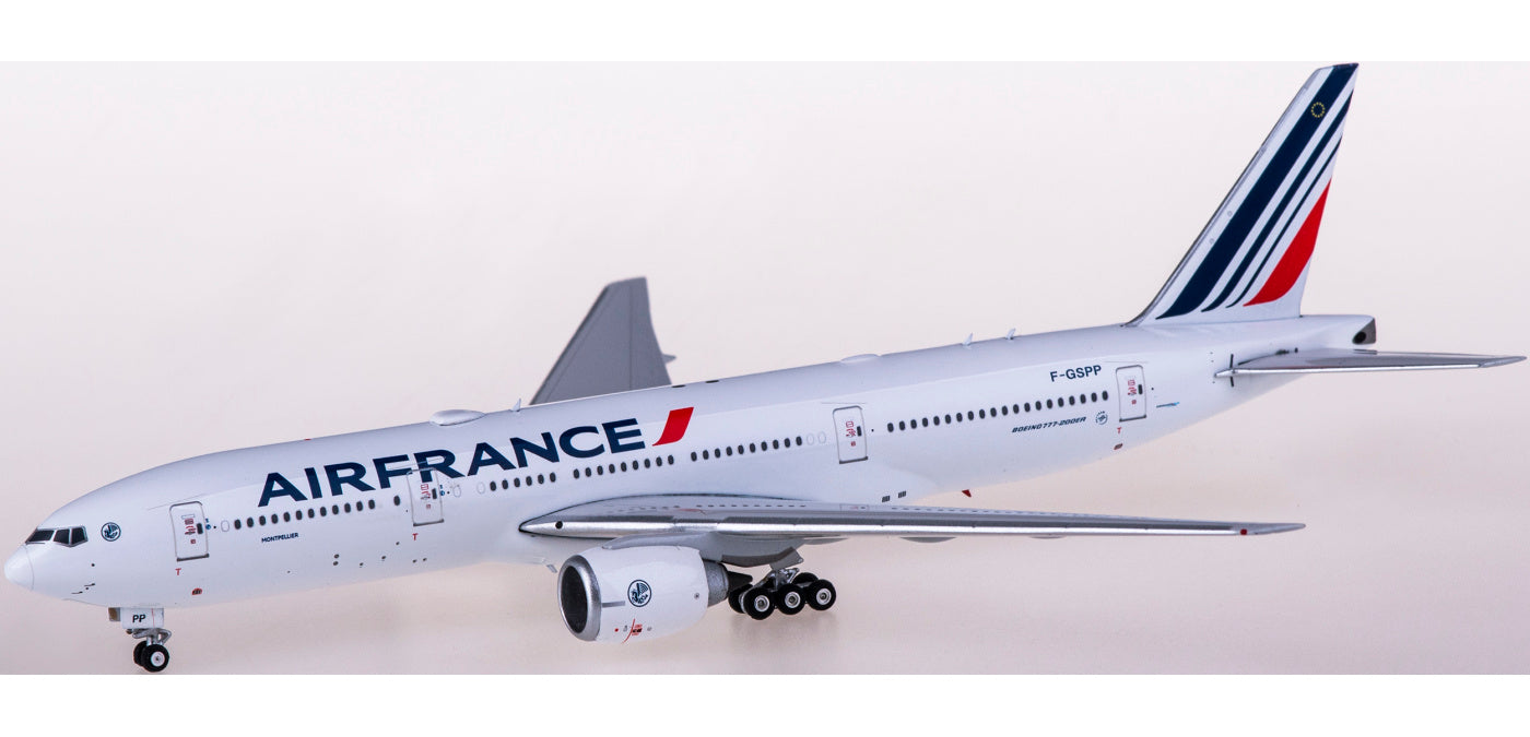 1:400 Phoenix PH04401 Air France Boeing 777-200ER F-GSPP+Free Tractor