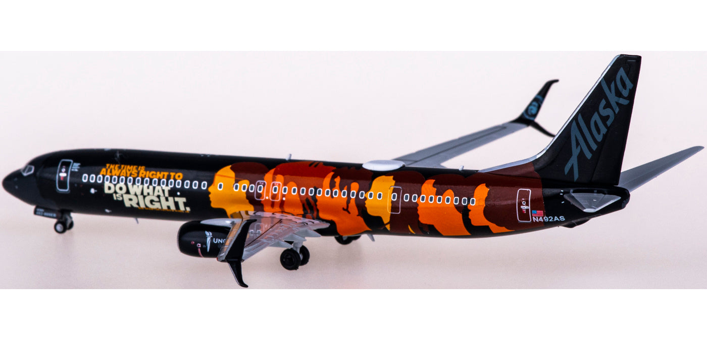 1:400 NG Models NG79003 Alaska Airlines Boeing 737-900ER N492AS+Free Tractor