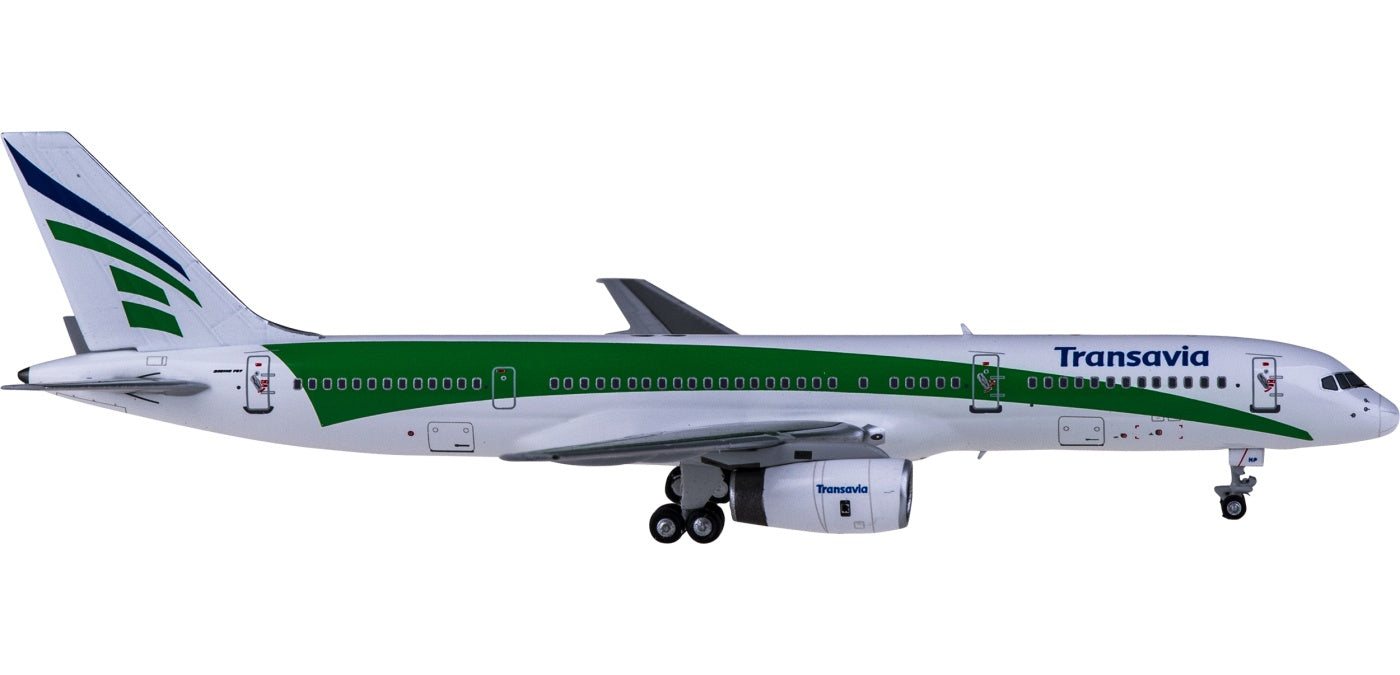 1:400 NG Models NG53176 Transavia Boeing 757-200 PH-AHP+Free Tractor