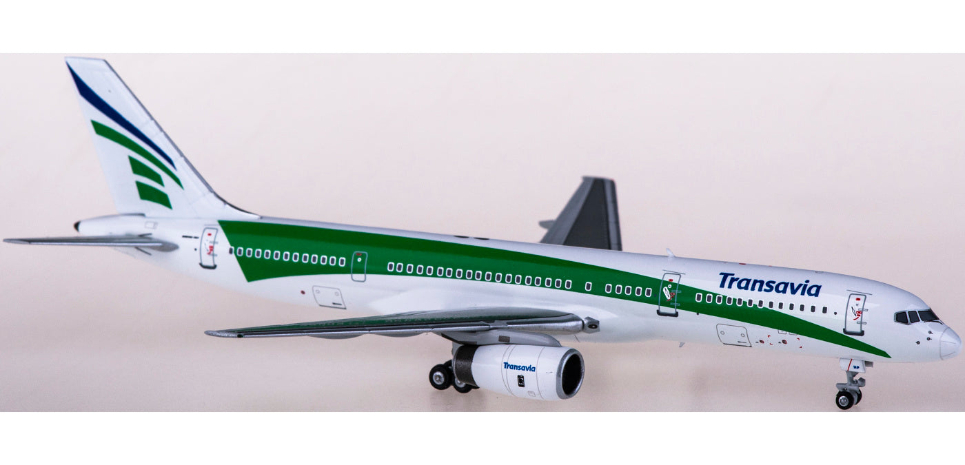 1:400 NG Models NG53176 Transavia Boeing 757-200 PH-AHP+Free Tractor