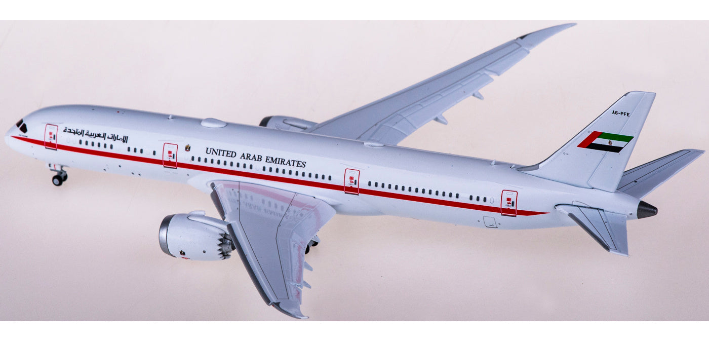 1:400 JC Wings LH4244A Abu Dhabi Amiri Flight Boeing 787-9 Dreamliner A6-PFE "Flaps Down" Aircraft Model+Free Tractor