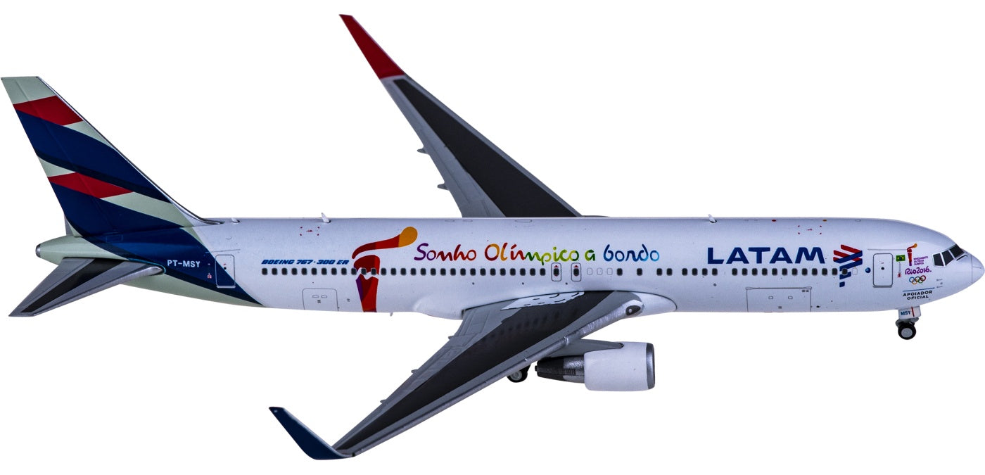1:400 JC Wings XX4244 LATAM Airlines Boeing 767-300ER PT-MSY+Free Tractor