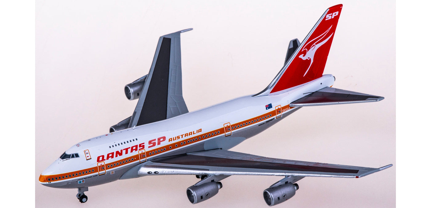 1:400 JC Wings EW474S005 Qantas Airways Boeing 747SP VH-EAA+Free Tractor