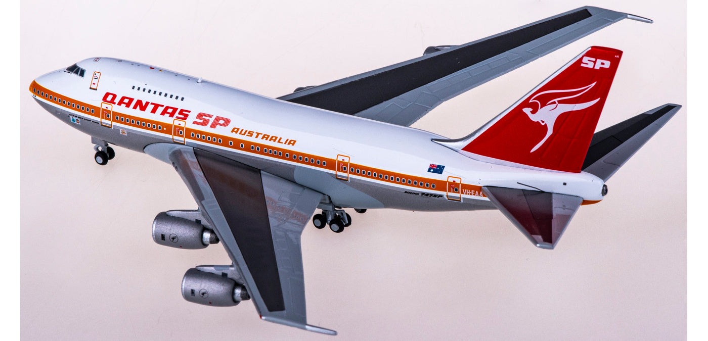 1:400 JC Wings EW474S005 Qantas Airways Boeing 747SP VH-EAA+Free Tractor