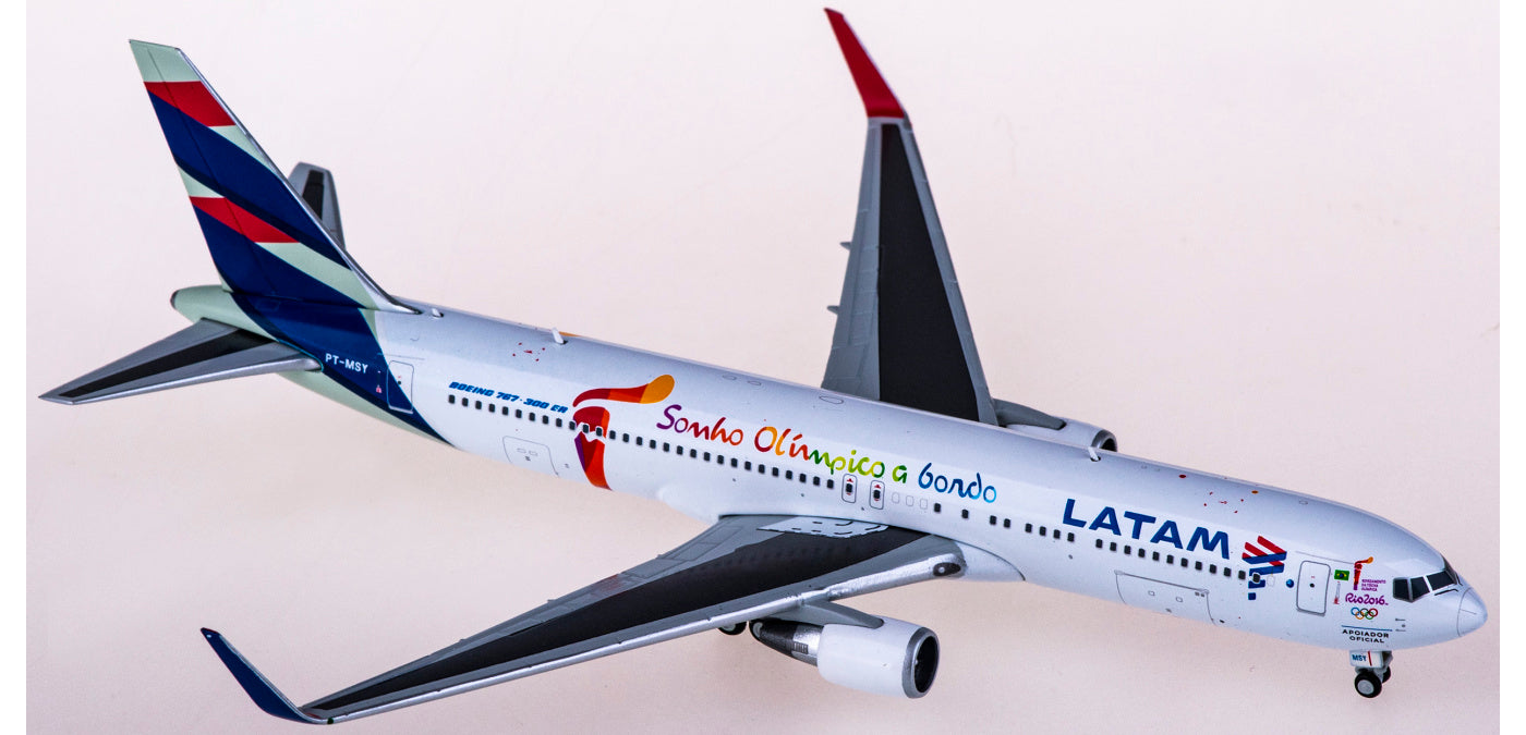 1:400 JC Wings XX4244 LATAM Airlines Boeing 767-300ER PT-MSY+Free Tractor