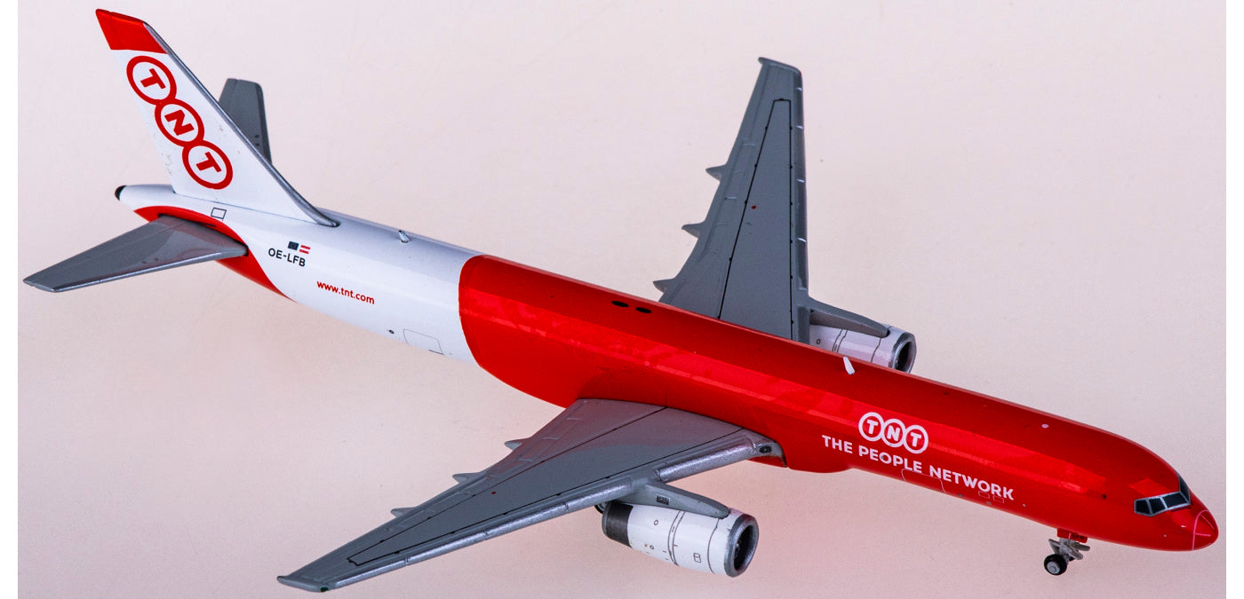 1:400 JC Wings XX4004 TNT Boeing 757-200PF OE-LFB+Free Tractor