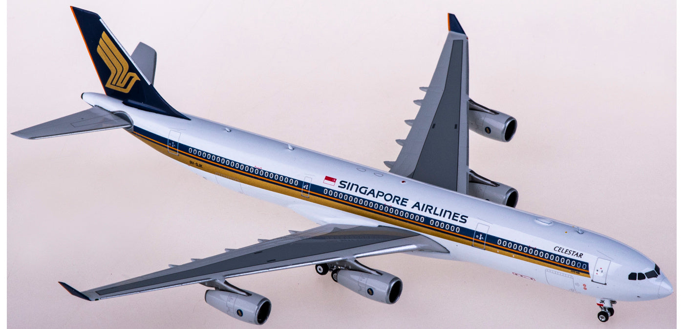 1:400 Phoenix PH04425 Singapore Airlines Airbus A340-300 9V-SJK+Free Tractor