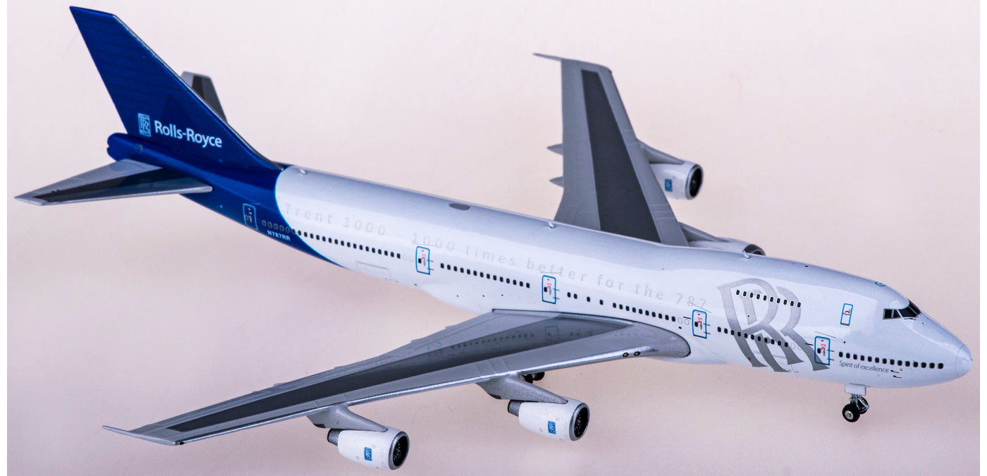 1:400 Phoenix PH11710 Boeing 747-200 N787RR+Free Tractor