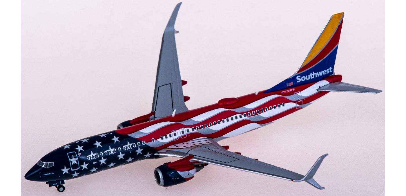 1:400 Geminijets GJSWA2039 Southwest Airlines Boeing 737-800 N500WR Freedom One+Free Tractor