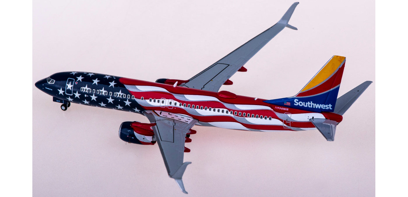 1:400 Geminijets GJSWA2039 Southwest Airlines Boeing 737-800 N500WR Freedom One+Free Tractor