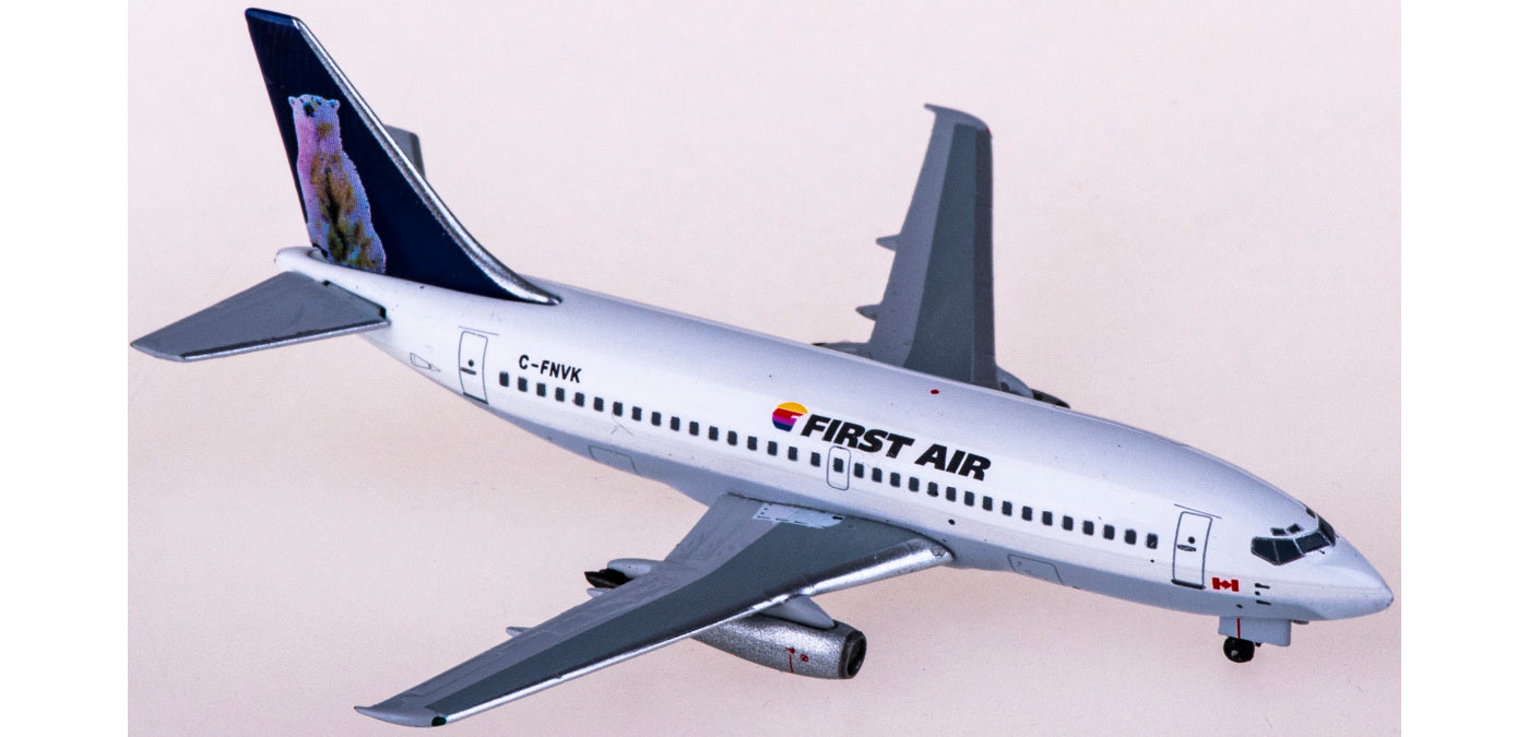 1:400 AeroClassics AC411058 First Air Boeing 737-200 C-FNVK Aircraft Model+Free Tractor