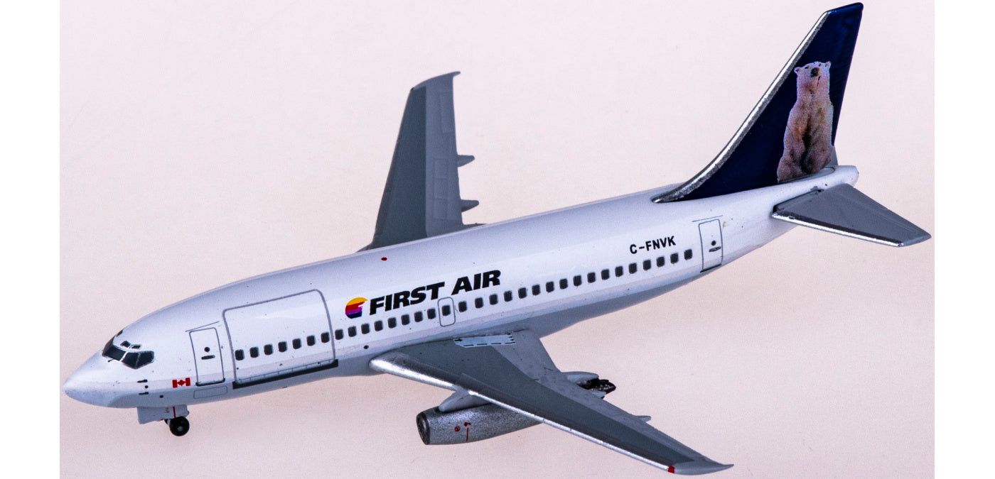 1:400 AeroClassics AC411058 First Air Boeing 737-200 C-FNVK Aircraft Model+Free Tractor