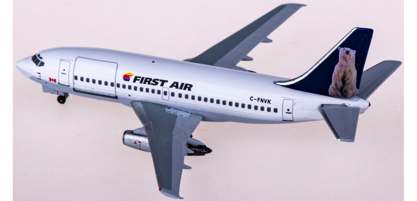 1:400 AeroClassics AC411058 First Air Boeing 737-200 C-FNVK Aircraft Model+Free Tractor